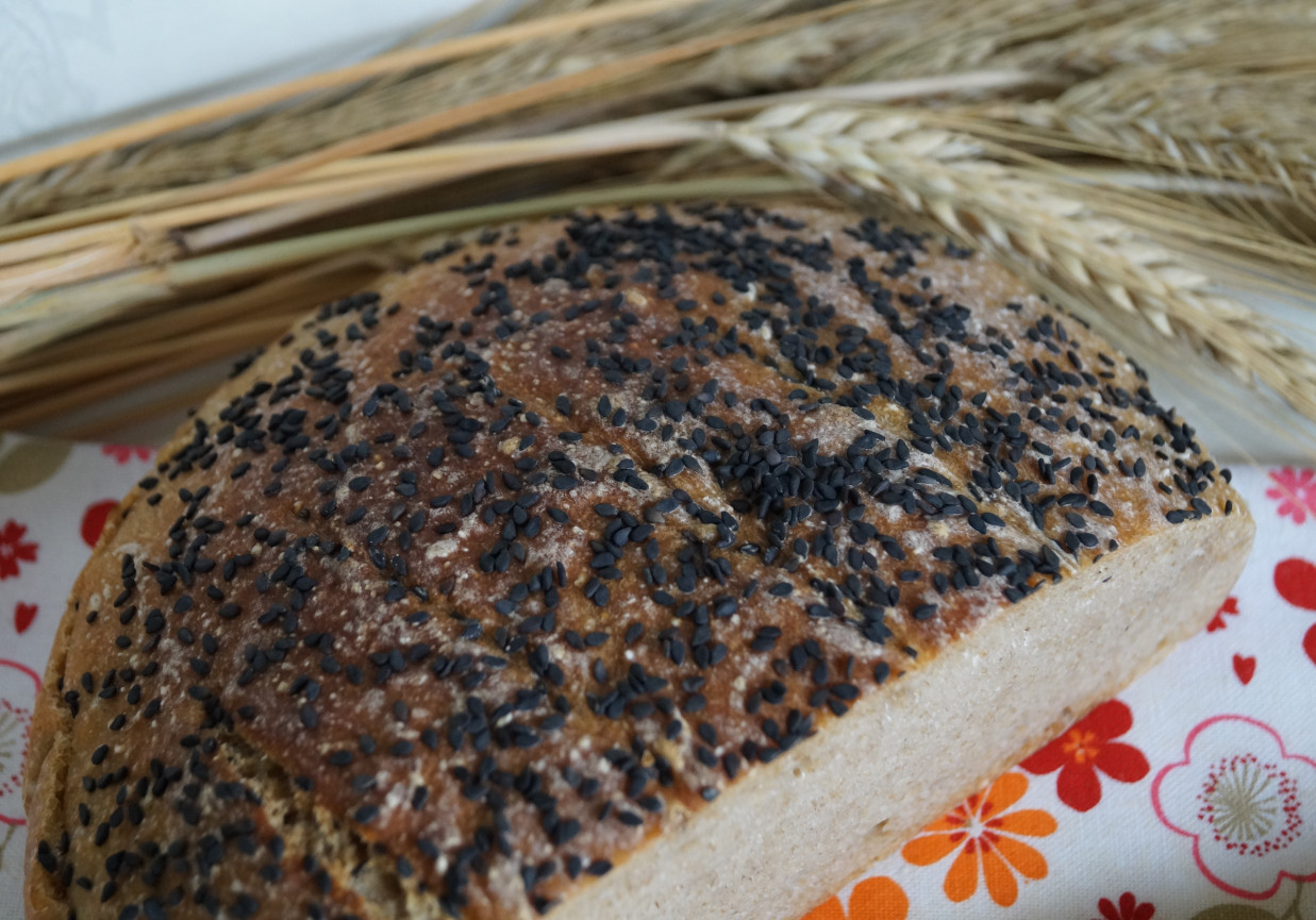 Chleb na zakwasie z mąką jęczmienną foto