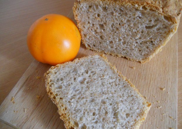 Fotografia przedstawiająca Chleb na zakwasie z mąki mieszanej