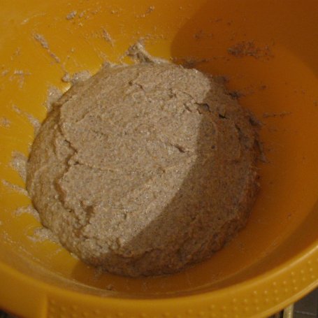 Krok 1 - Chleb na zakwasie z mąki żytniej foto