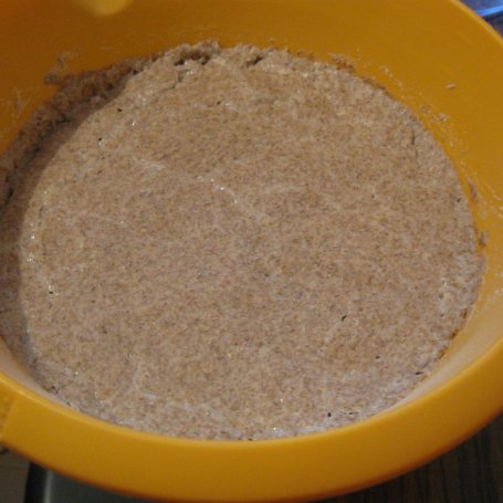 Krok 2 - Chleb na zakwasie z mąki żytniej foto