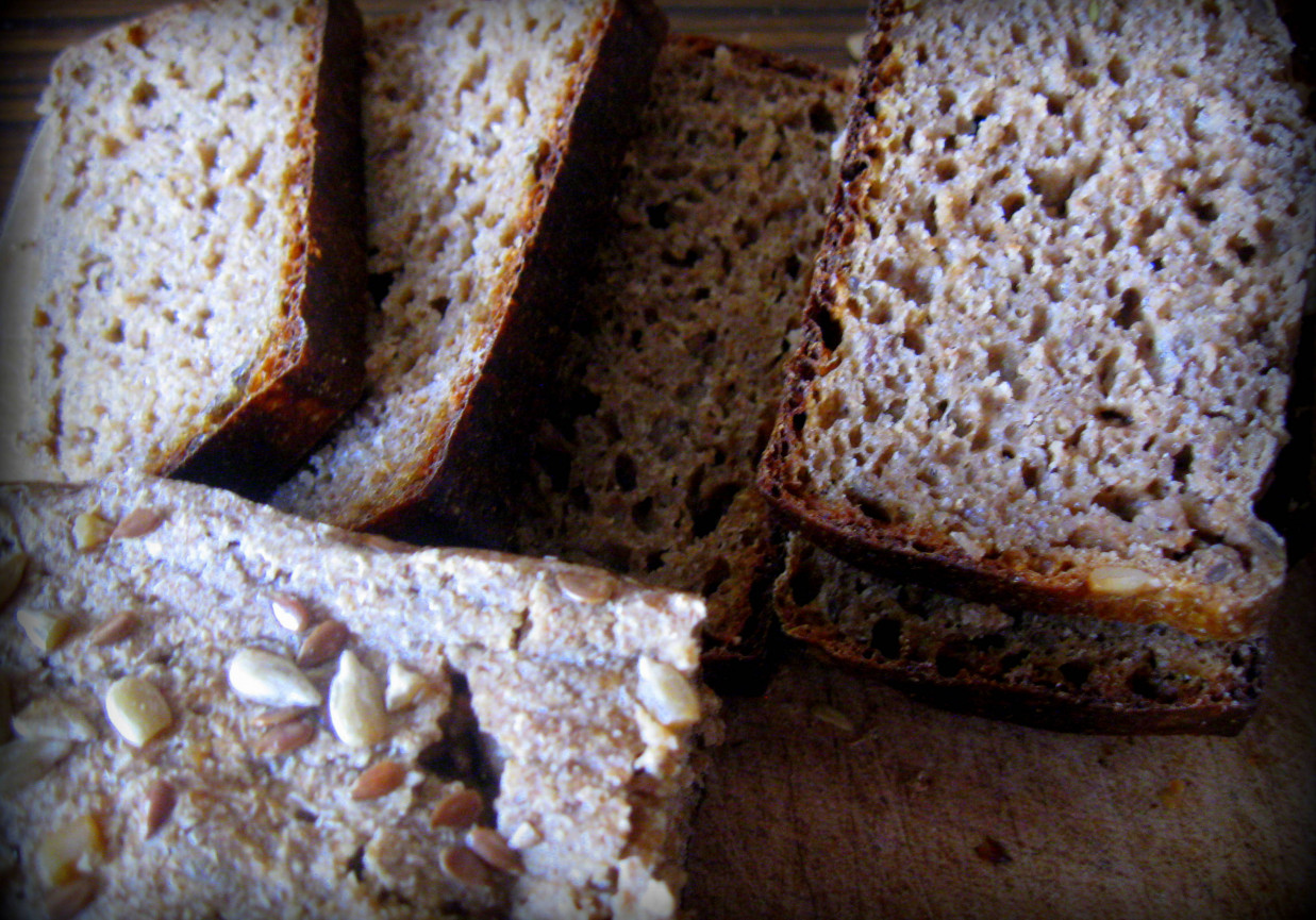 Chleb na zakwasie z mąki żytniej foto