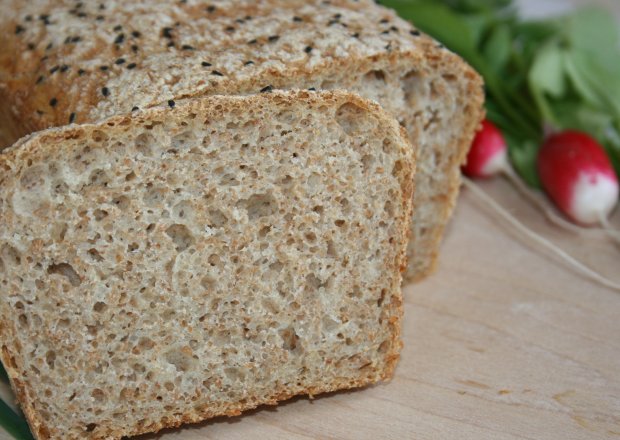 Fotografia przedstawiająca Chleb na zakwasie z otrębami