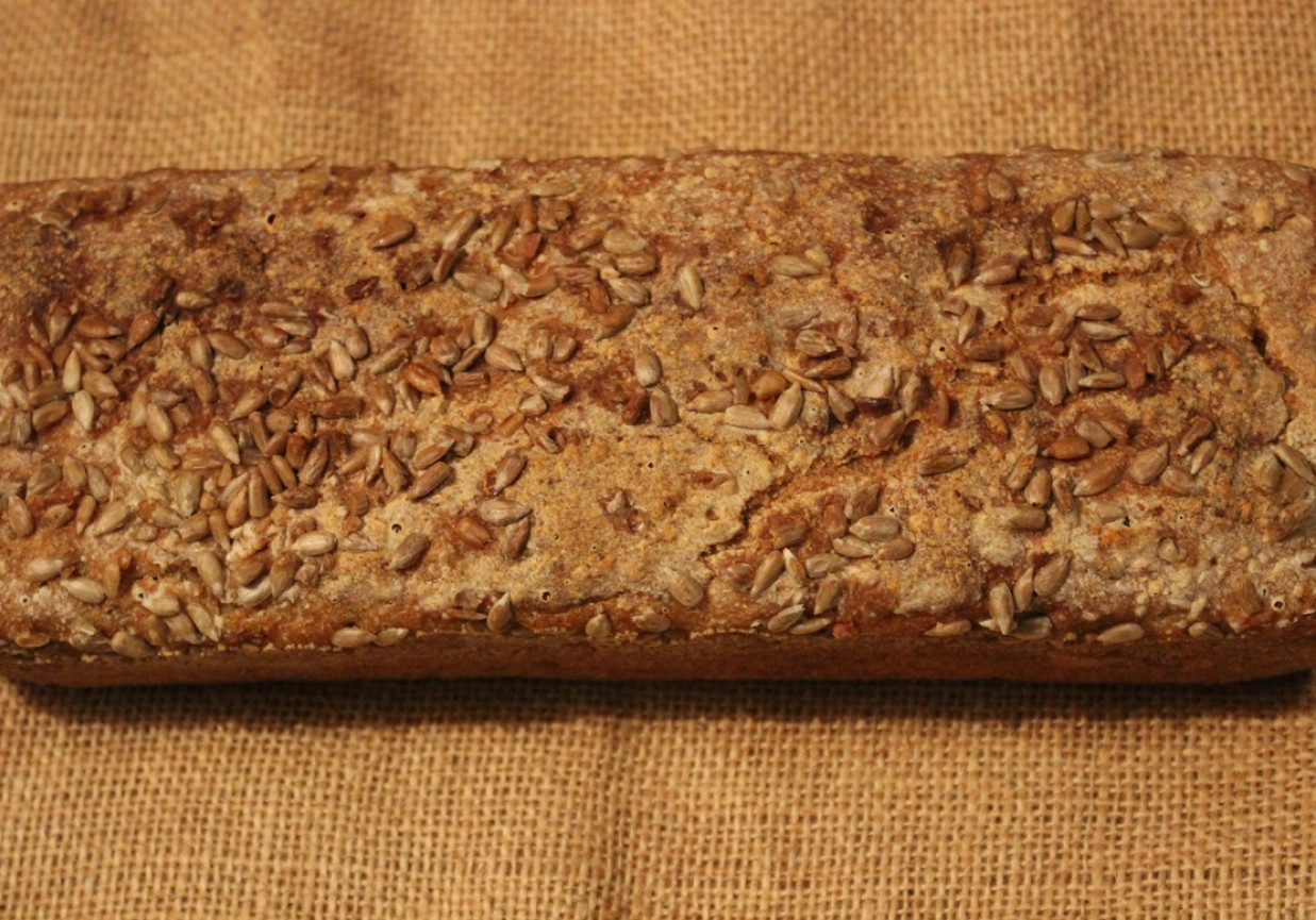 Chleb na zakwasie z płatkami kukurydzianymi foto