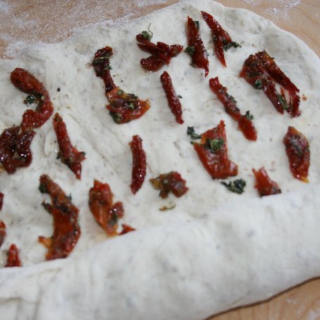 Krok 5 - Chleb na zakwasie z suszonymi pomidorami foto