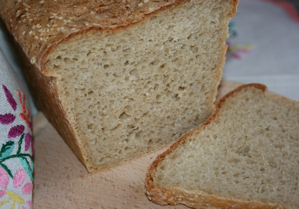 Chleb na zakwasie z zarodkami pszennymi foto
