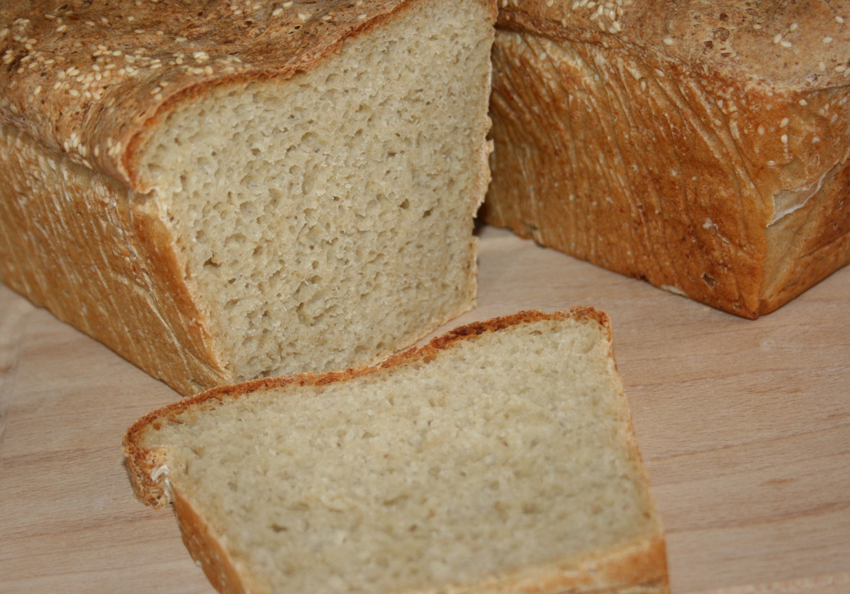Chleb na zakwasie z zarodkami pszennymi foto