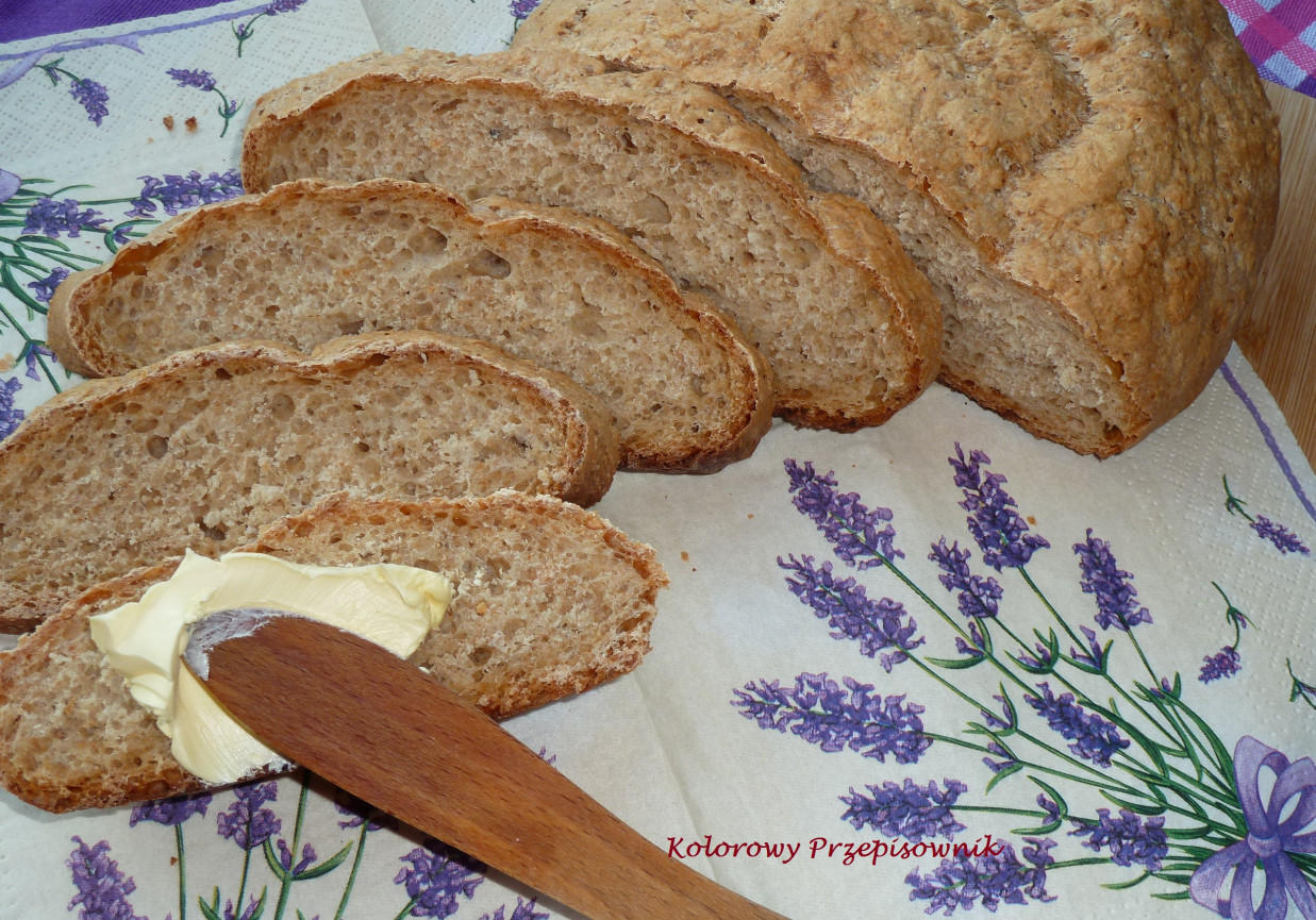 Chleb paprykowo-kminkowy foto