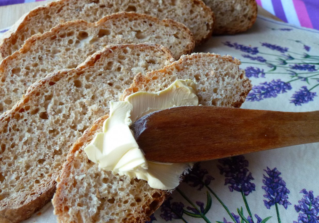 Chleb paprykowo-kminkowy foto