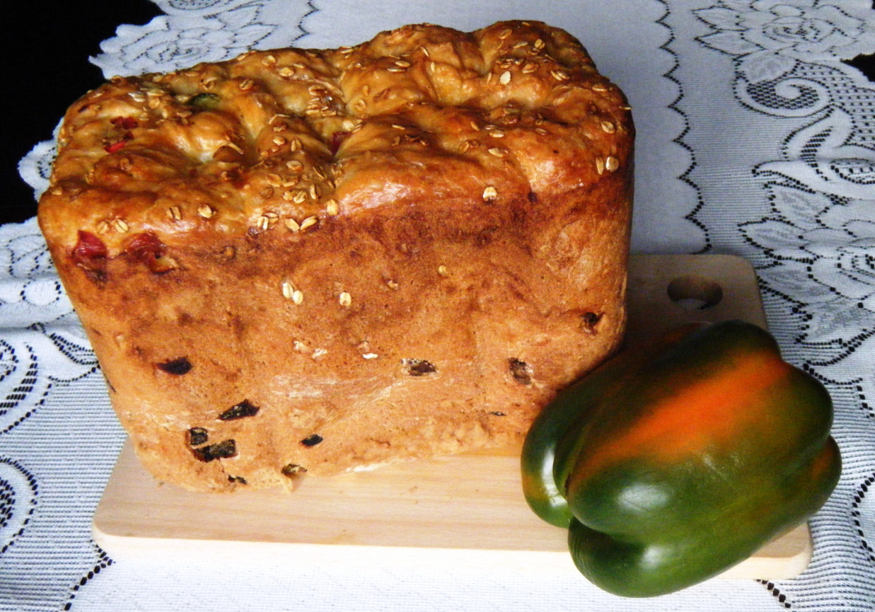 Chleb \"Paprykowy przysmak\" z wypiekacza do chleba foto