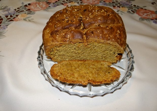 Fotografia przedstawiająca Chleb pełnoziarnisty bez drożdży