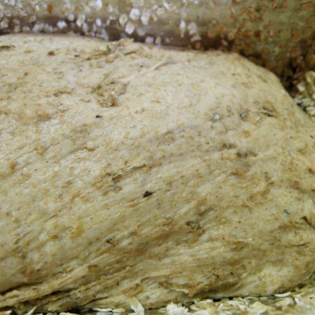 Krok 2 - Chleb pełnoziarnisty pszenno-żytni na zakwasie i drożdżach foto