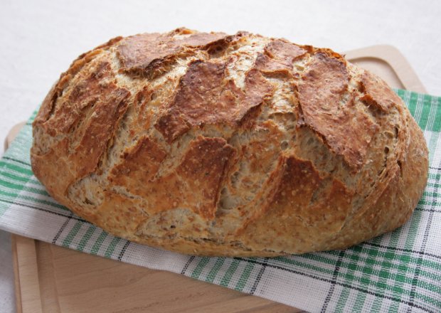 Fotografia przedstawiająca Chleb pieczony w garnku