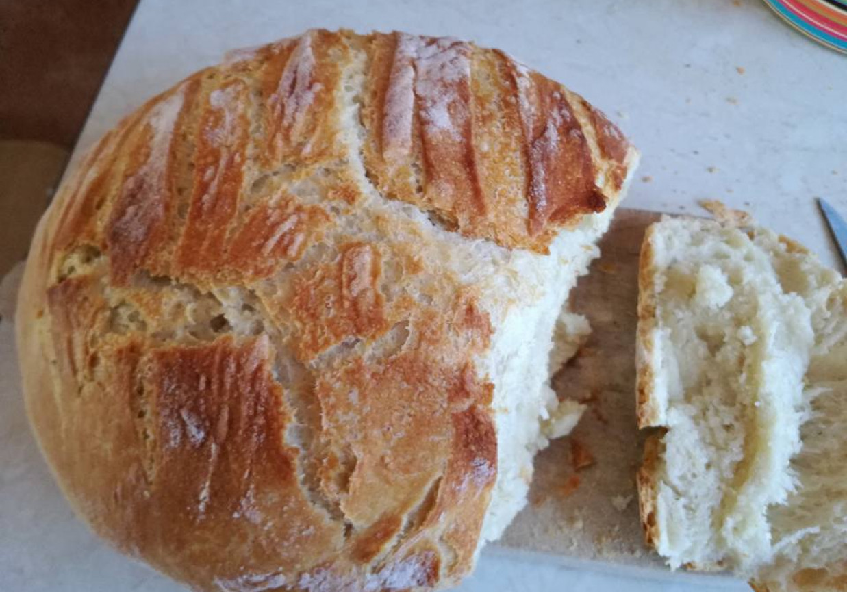 Chleb pieczony w naczyniu foto