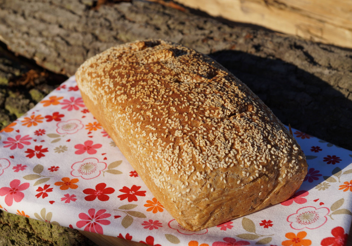 Chleb pszenno-orkiszowy z jaglanką foto