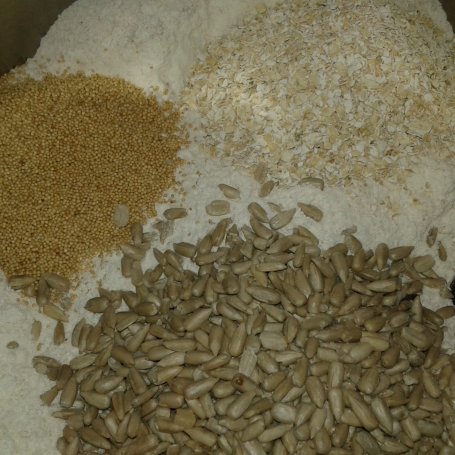 Krok 2 - Chleb pszenno - orkiszowy z otrębami na oleju sezamowym. foto