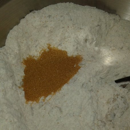 Krok 4 - Chleb pszenno - orkiszowy z otrębami na oleju sezamowym. foto