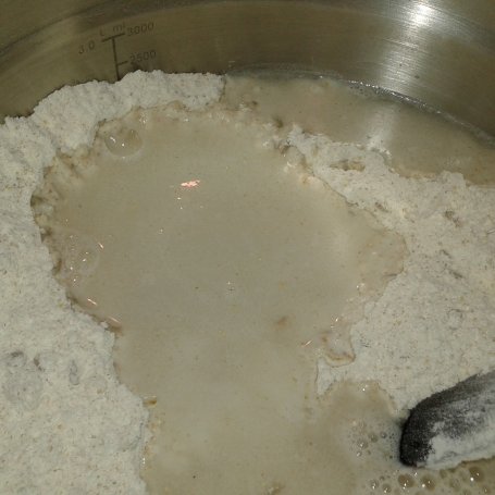 Krok 7 - Chleb pszenno - orkiszowy z otrębami na oleju sezamowym. foto