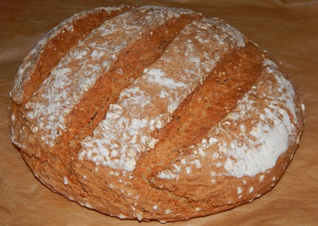 Fotografia przedstawiająca Chleb pszenno-owsiany z kefirem - na drożdżach