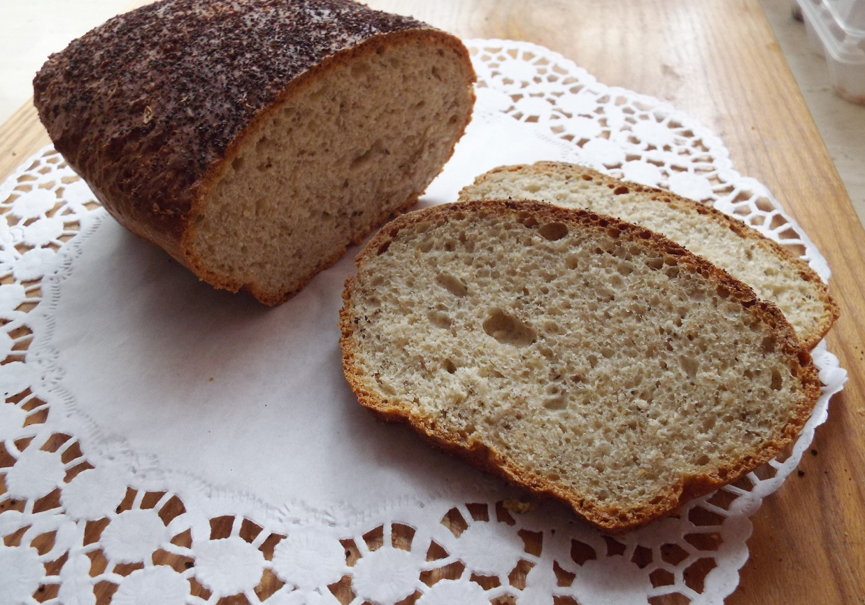 Chleb pszenno-owsiany z ziołami foto