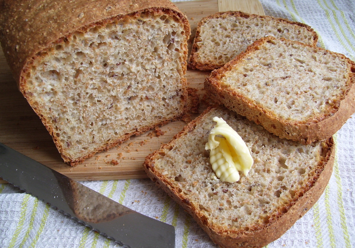 Chleb pszenno-razowy (drożdże) foto