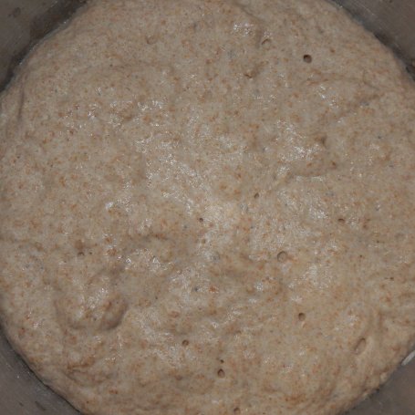 Krok 4 - Chleb pszenno-żytni na kwasie z kiszonego kalafiora foto