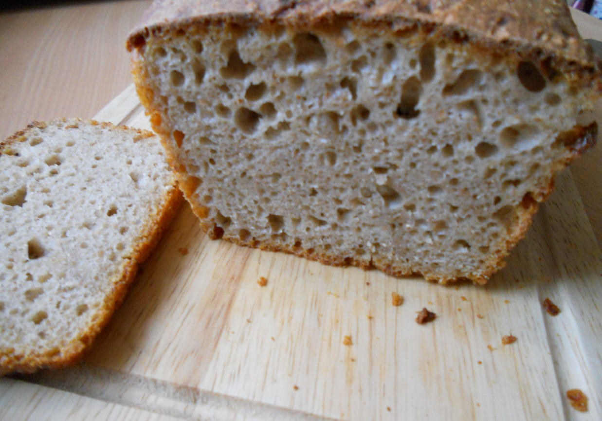 Chleb pszenno-żytni na młodym zakwasie foto