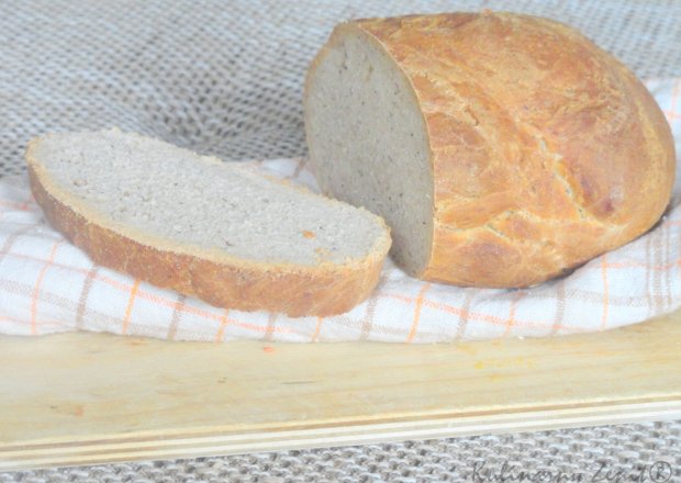 Fotografia przedstawiająca Chleb pszenno- żytni na zakwasie na żurek