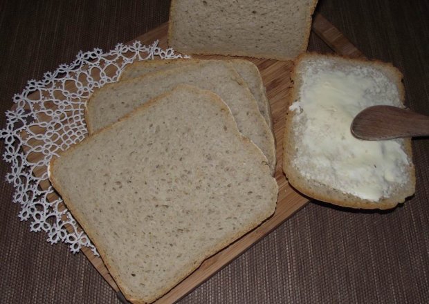 Fotografia przedstawiająca Chleb pszenno-żytni na zakwasie z automatu
