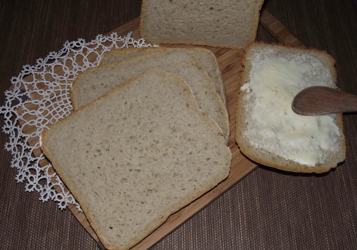 Chleb pszenno-żytni na zakwasie z automatu foto