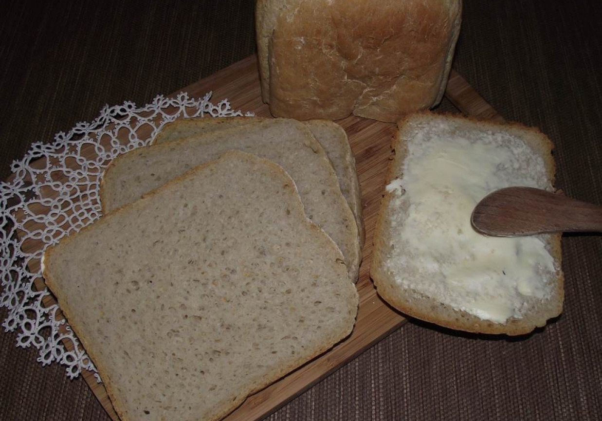 Chleb pszenno-żytni na zakwasie z automatu foto