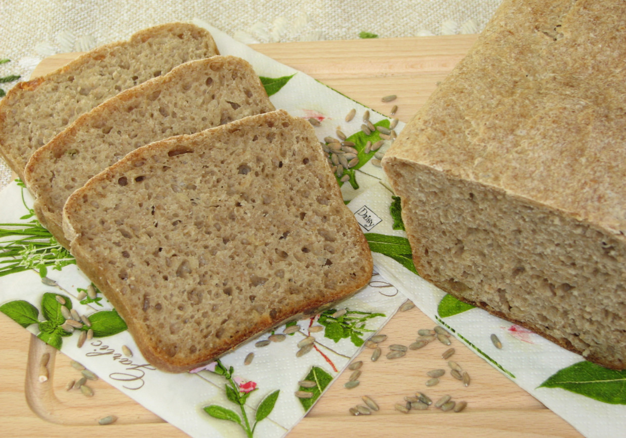 Chleb pszenno-żytni na zakwasie foto