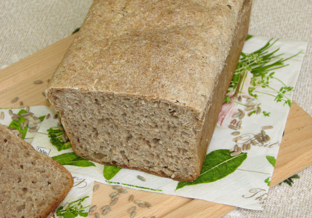 Chleb pszenno-żytni na zakwasie foto