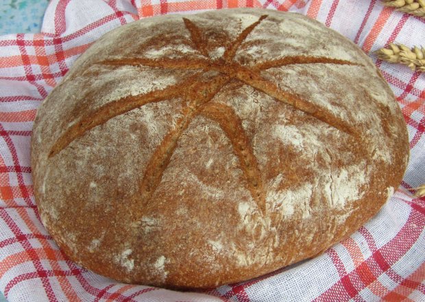 Fotografia przedstawiająca Chleb pszenno- żytni na zakwasie