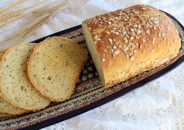 Fotografia przedstawiająca Chleb pszenno - żytni z czarnuszką