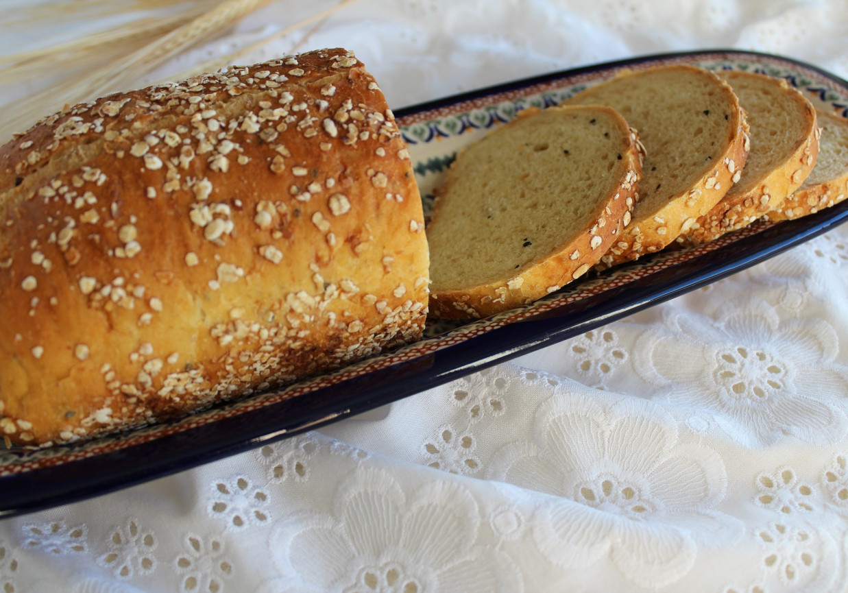 Chleb pszenno - żytni z czarnuszką foto