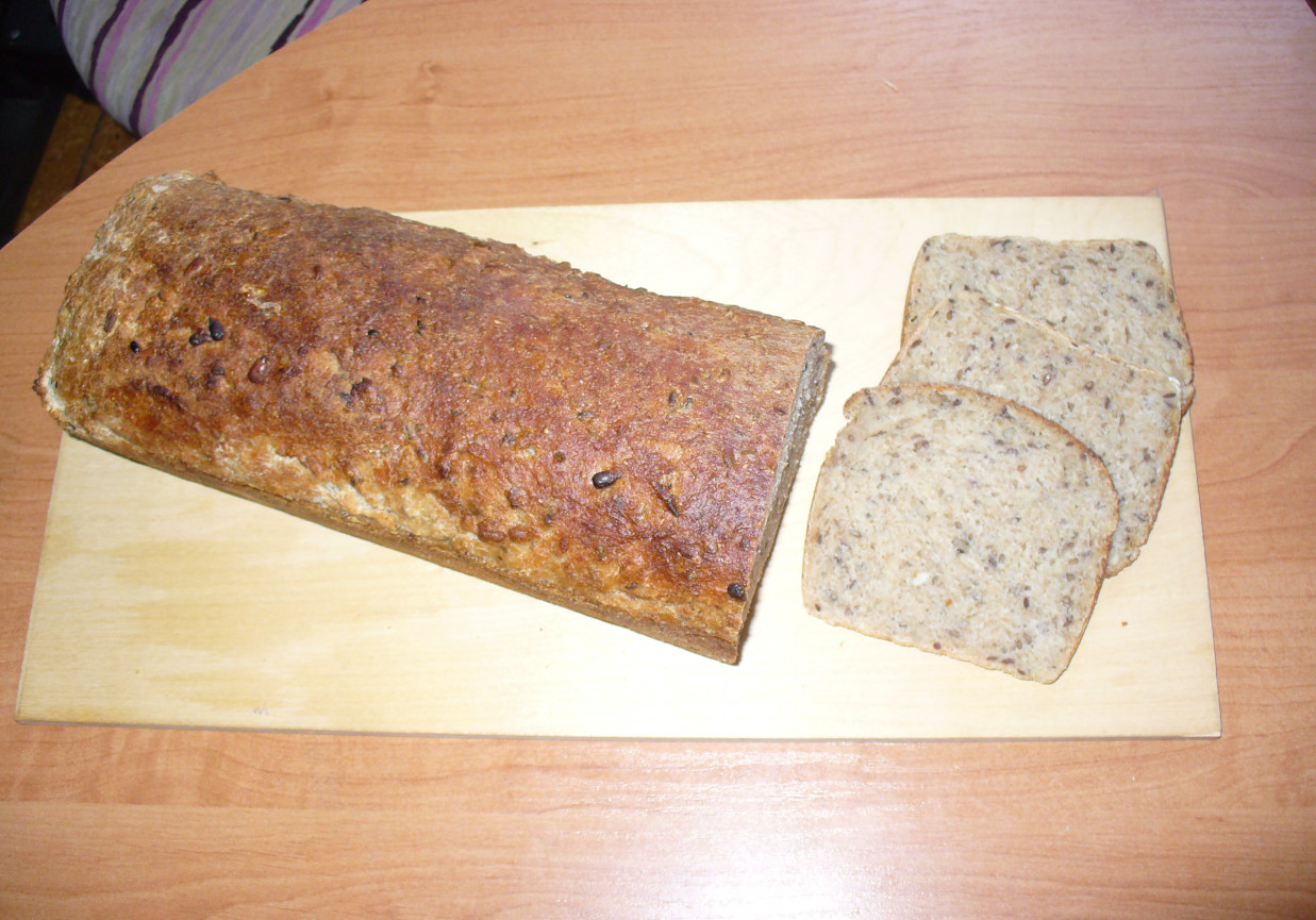 Chleb pszenno- żytni z dodatkiem mąki   żytniej razowej foto