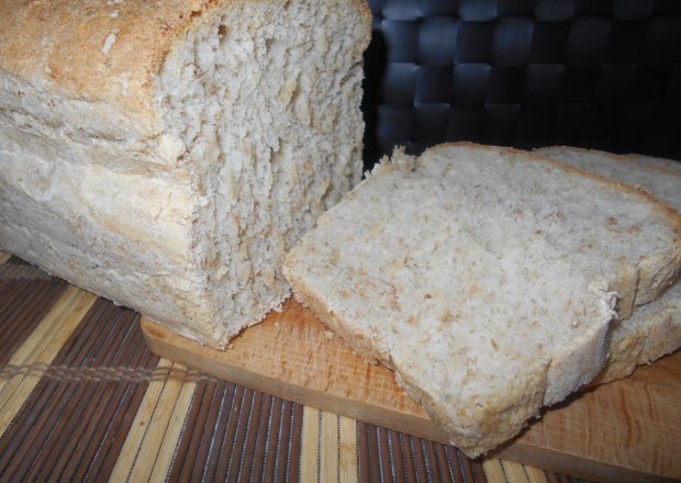 Fotografia przedstawiająca Chleb pszenno-żytni z kefirem