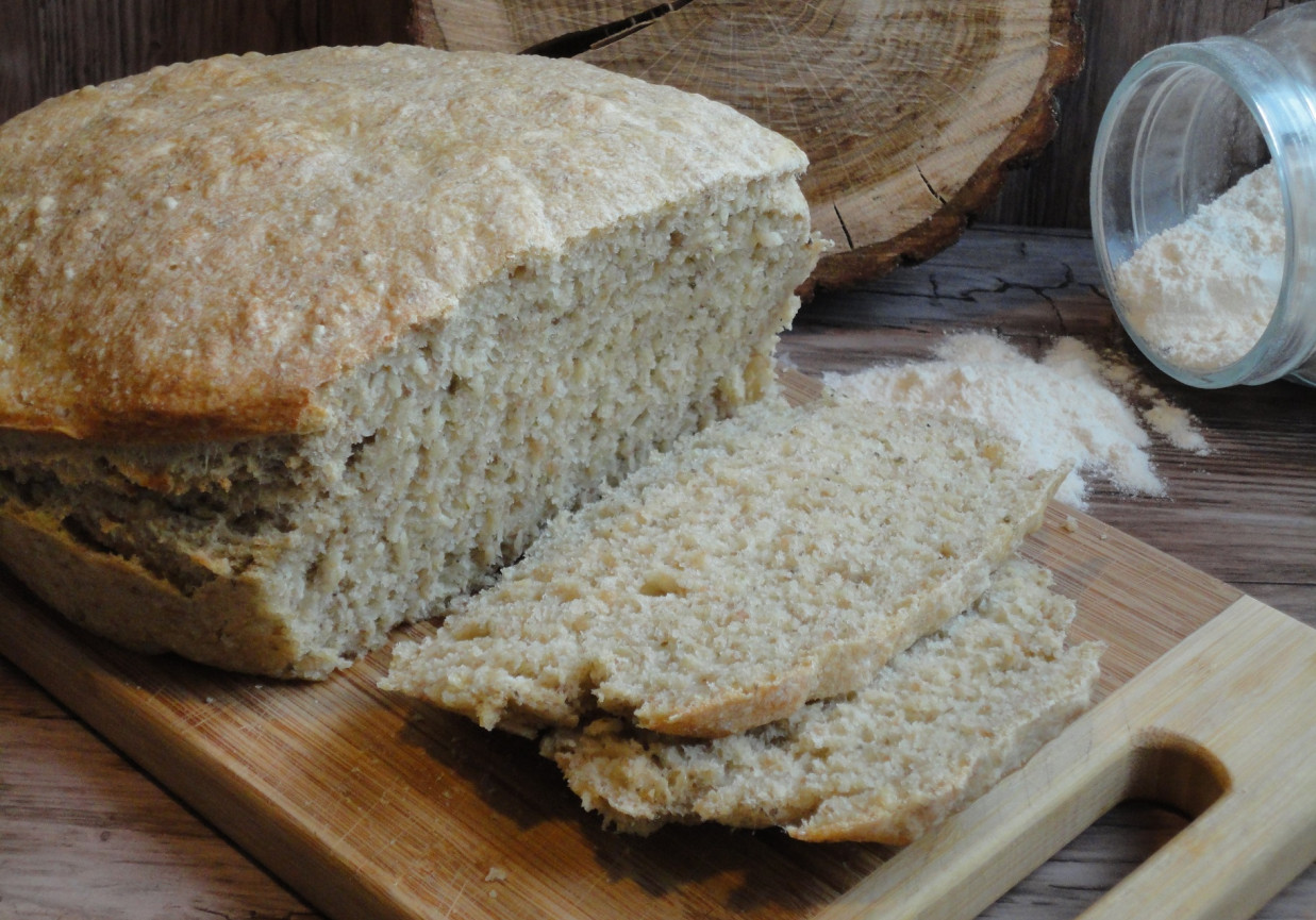 Chleb pszenno-żytni z majerankiem foto