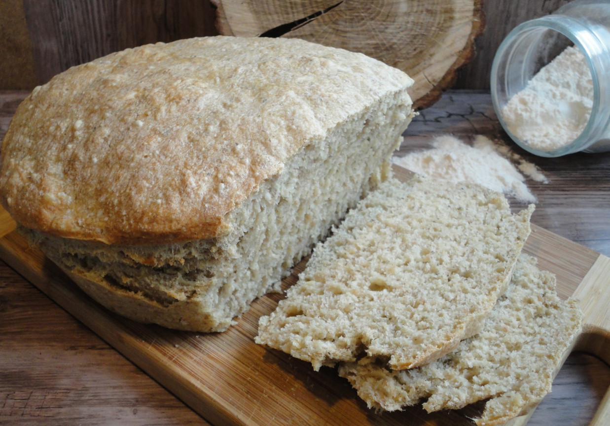 Chleb pszenno-żytni z majerankiem foto