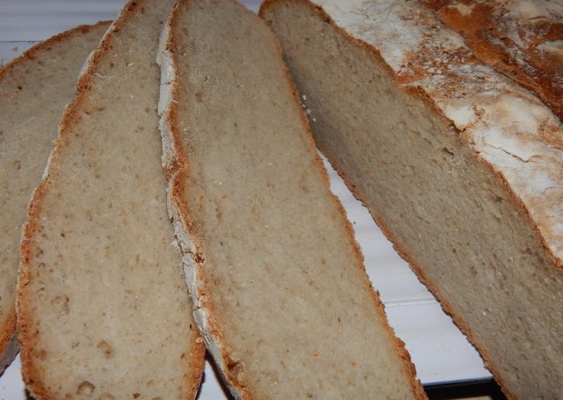 Fotografia przedstawiająca Chleb pszenno-żytni z mieszaną bigą i octem jabłkowym