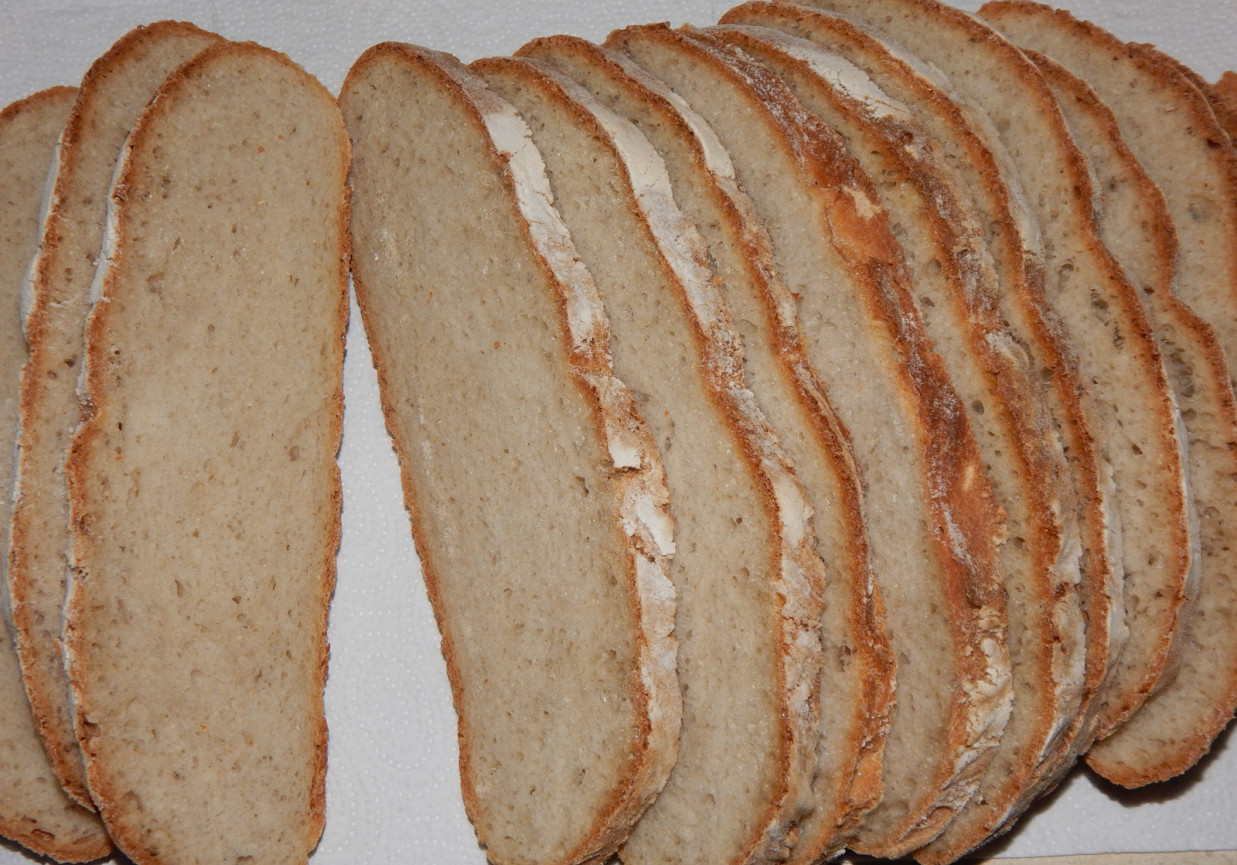 Chleb pszenno-żytni z mieszaną bigą i octem jabłkowym foto