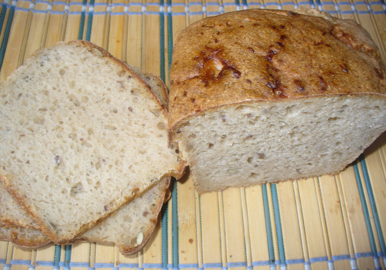 Chleb  pszenno -żytni z orkiszem  foto