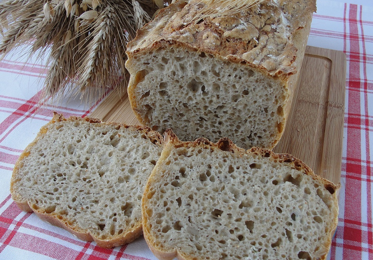 Chleb pszenno żytni z otrębami foto