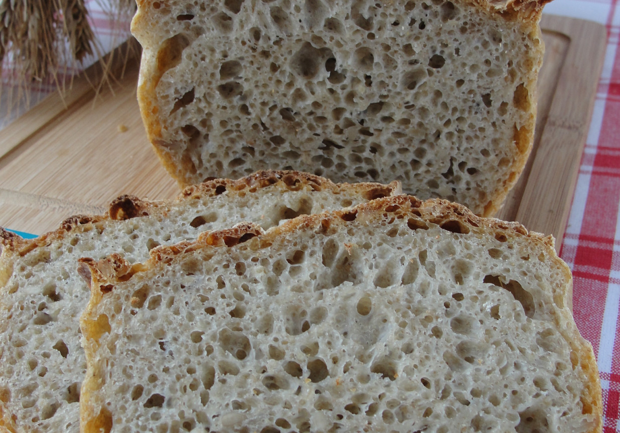 Chleb pszenno żytni z otrębami foto