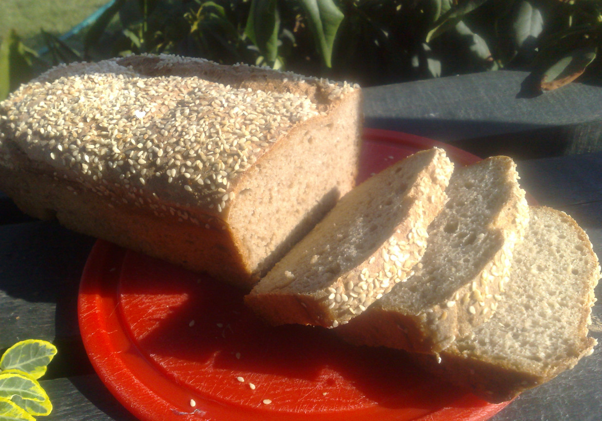 chleb pszenno żytni z sezamem foto
