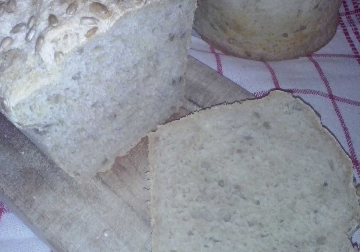 Chleb pszenno- żytni z słonecznikiem foto