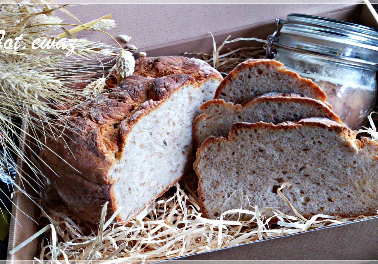 Chleb pszenno - żytni ze złotym lnem i kardamonem Zewy foto
