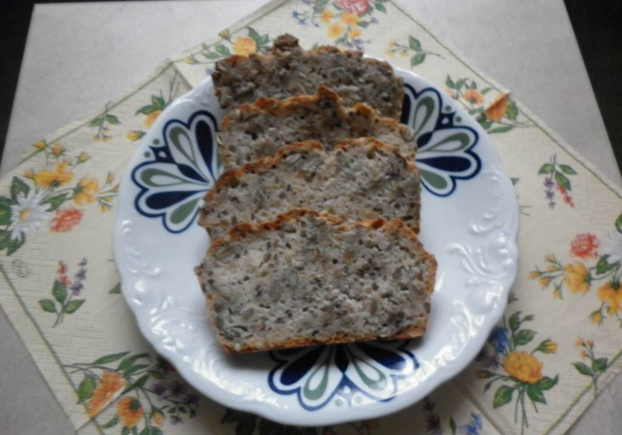 Chleb pszenno - żytnio - gryczany foto
