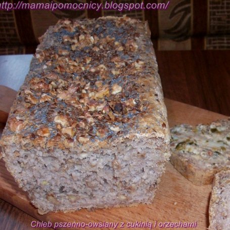 Krok 5 - Chleb pszenno-owsiany z cukinią i orzechami foto