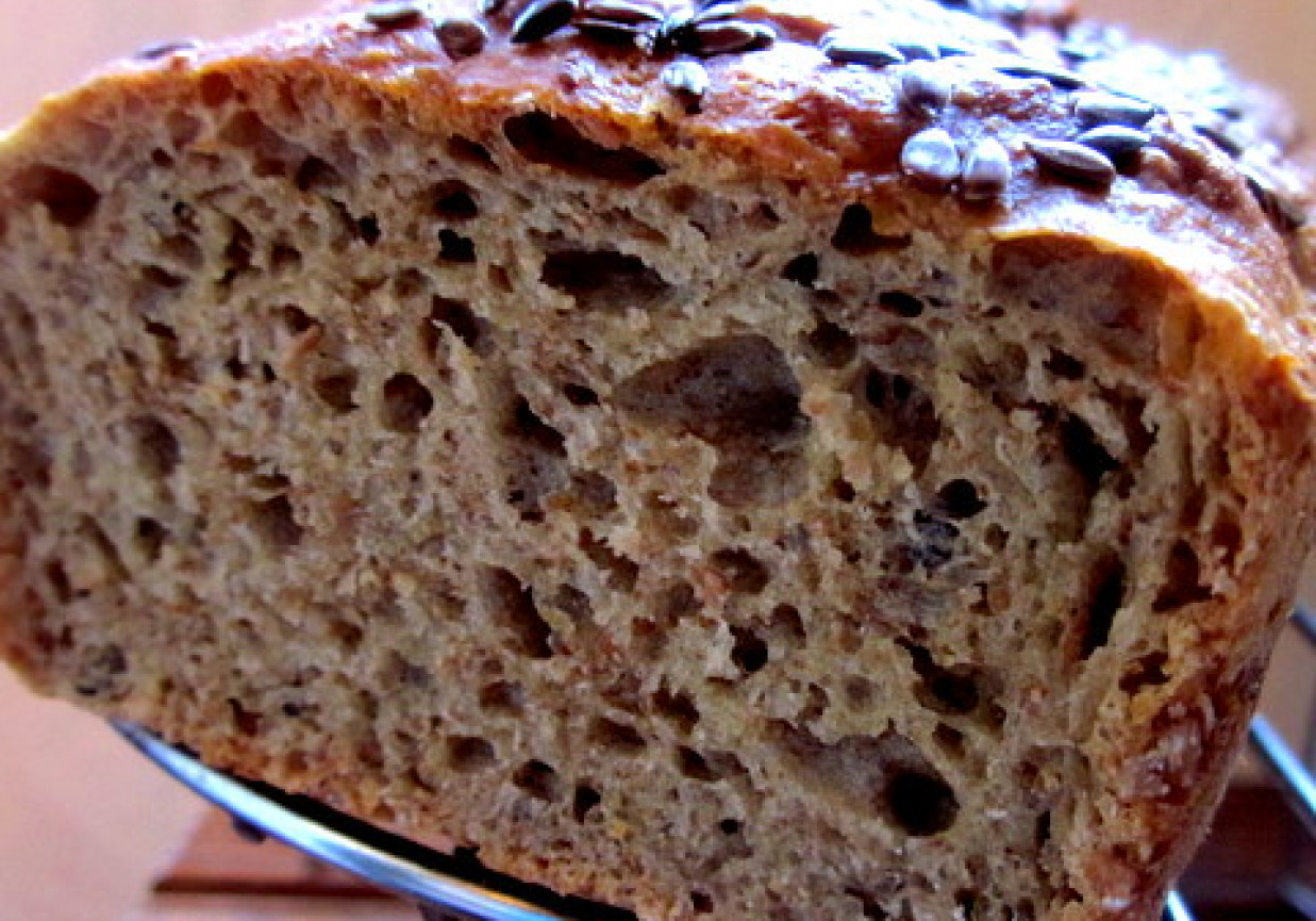 Chleb pszenno-razowy z mąką orkiszową na zakwasie pszennym foto